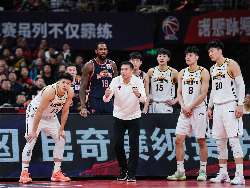 连珠炮！东契奇连中两记三分砍下24+5+5，领先36分打停鹈鹕